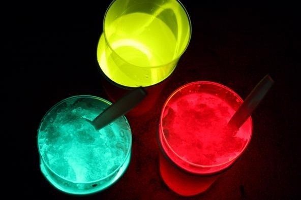 brighten-up-your-party-with-these-cool-glow-dark-cocktails.w1456.jpg.f2b7fcfeddcb0023b3143b12d2f0cdb8.jpg